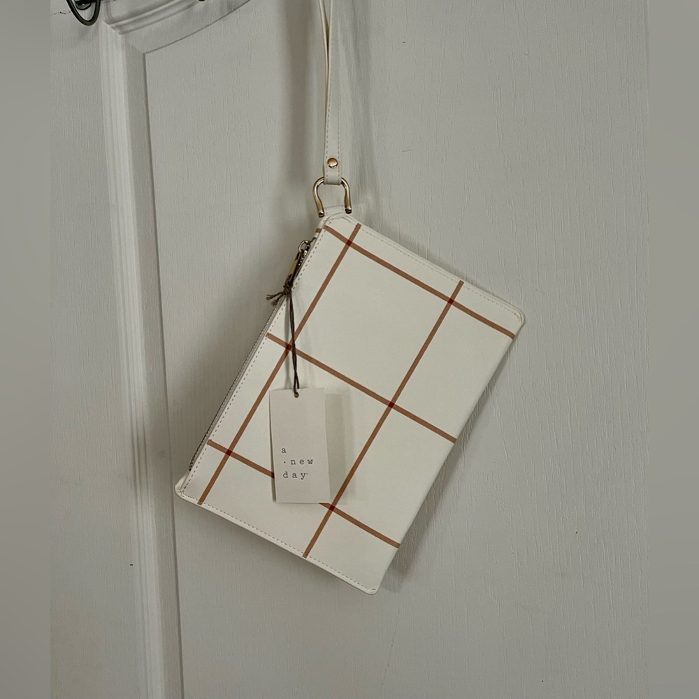 Large wristlet